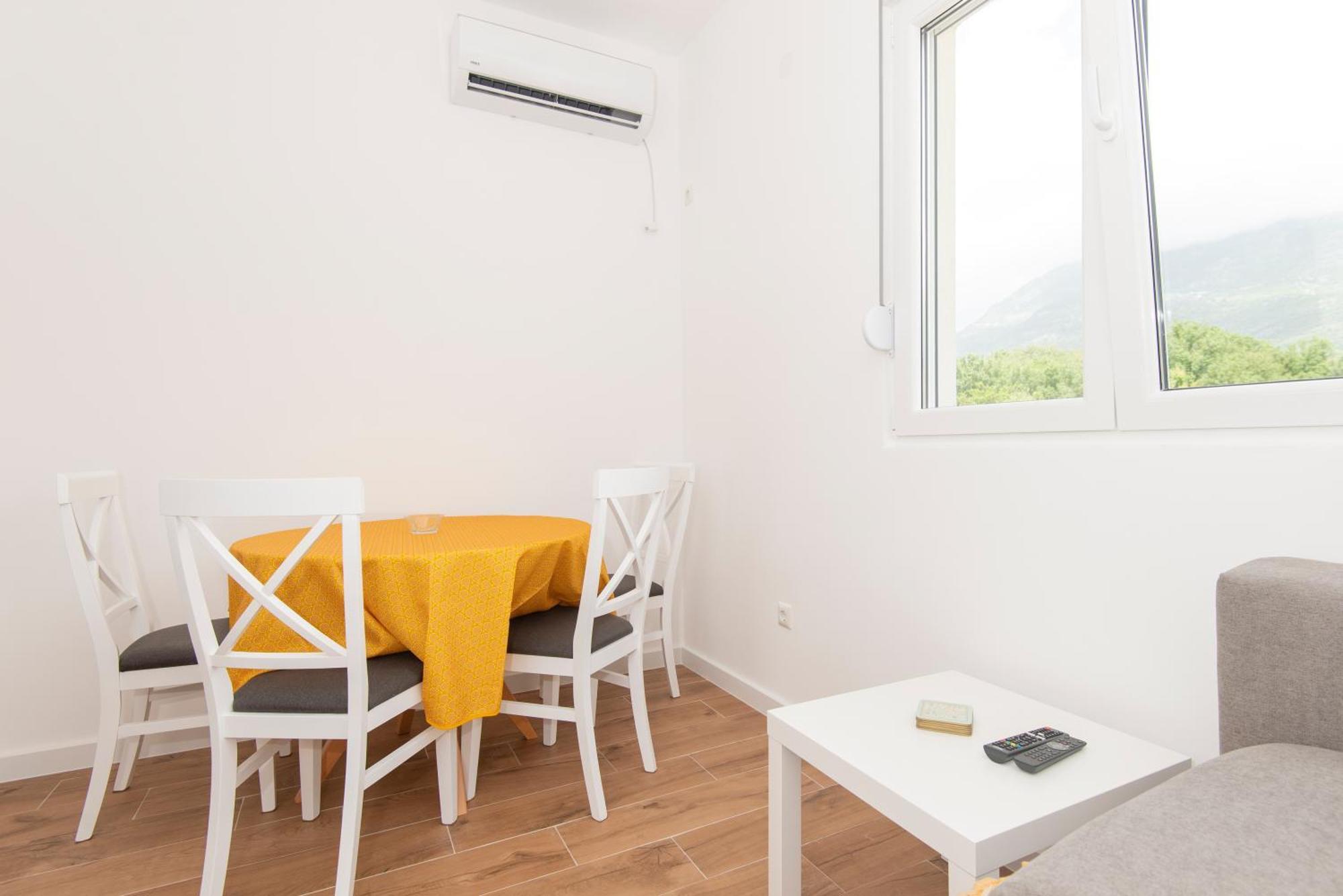 Olives & Roses Apartment Kotor